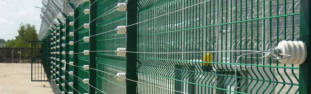 Защитное электрошоковое устройство КРАПИВА ЗЭШУ КРАПИВА (аналог СНЭВ) предназначено для защиты (охраны) стационарных объектов от несанкционированного проникновения.